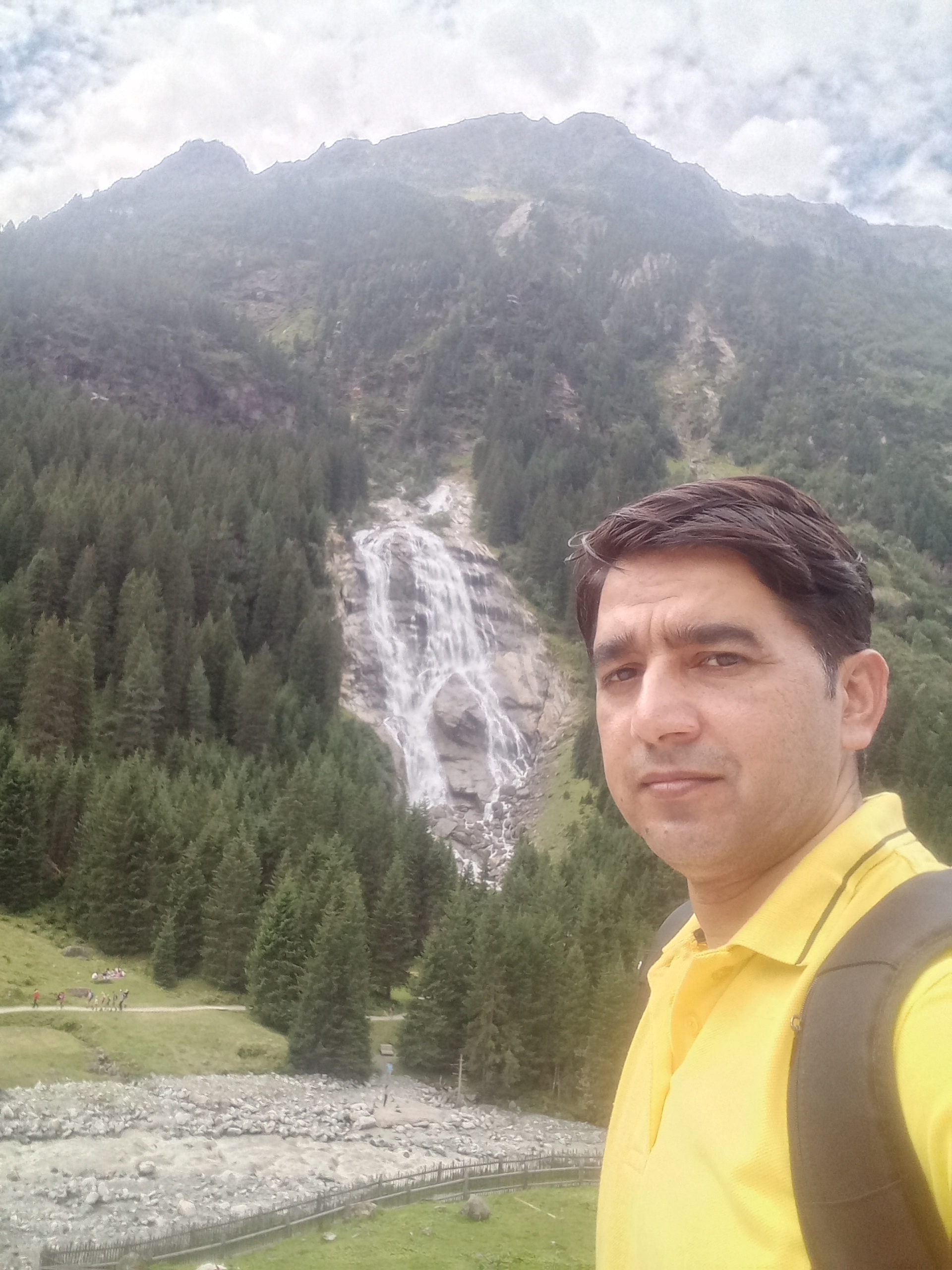 Prof. Dr. Majid Khan